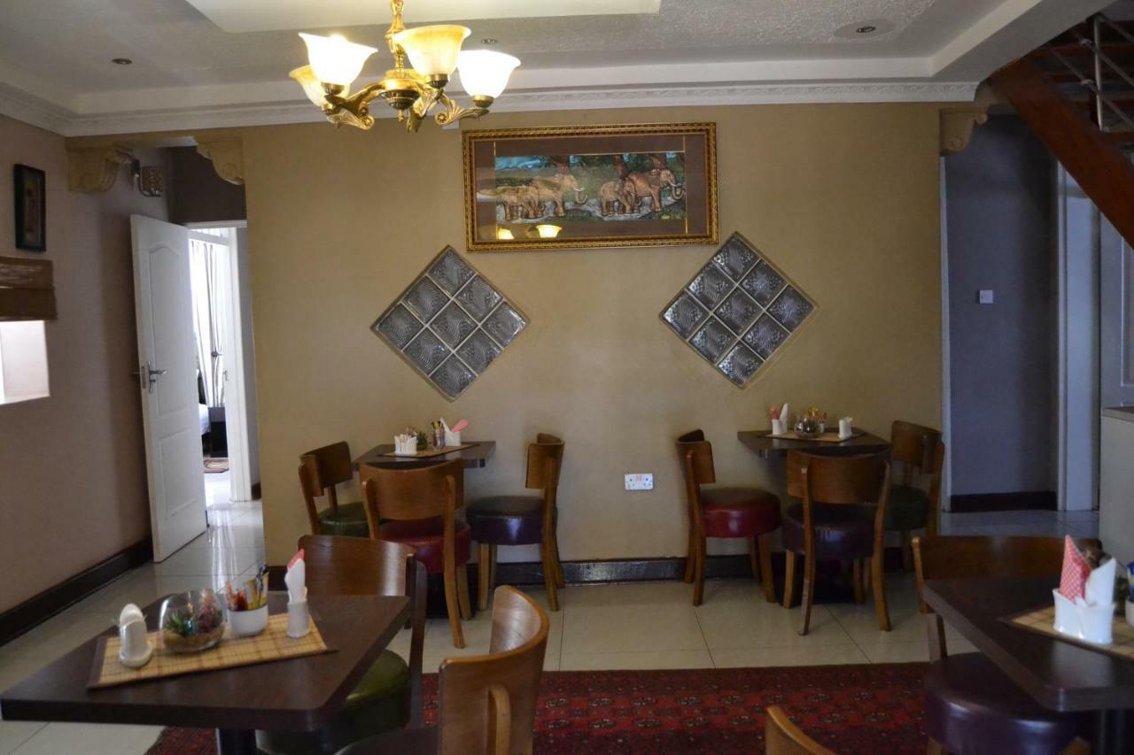 Triple Palms Bed And Breakfast Gaborone Exterior foto